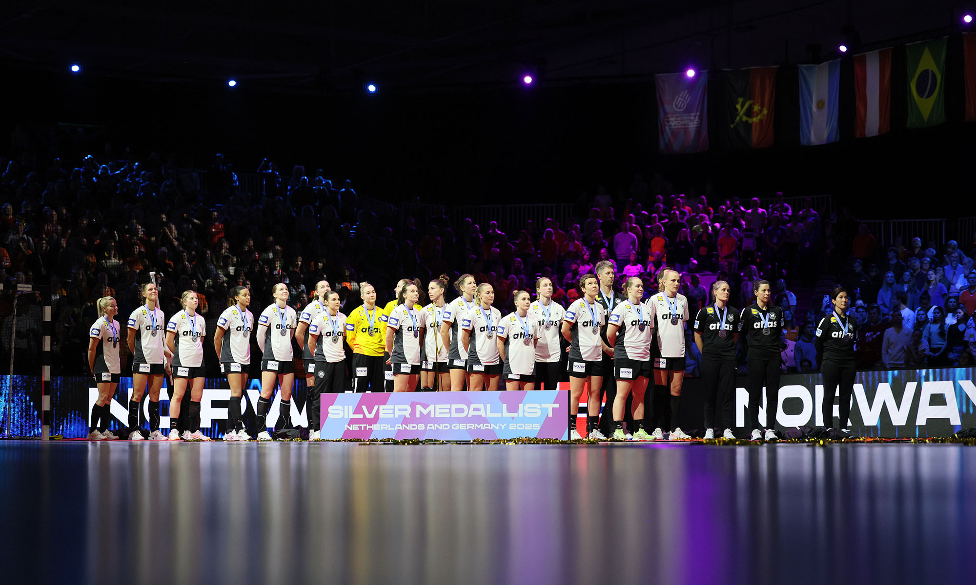 DHB-Frauen gewinnen Silber in Rotterdam