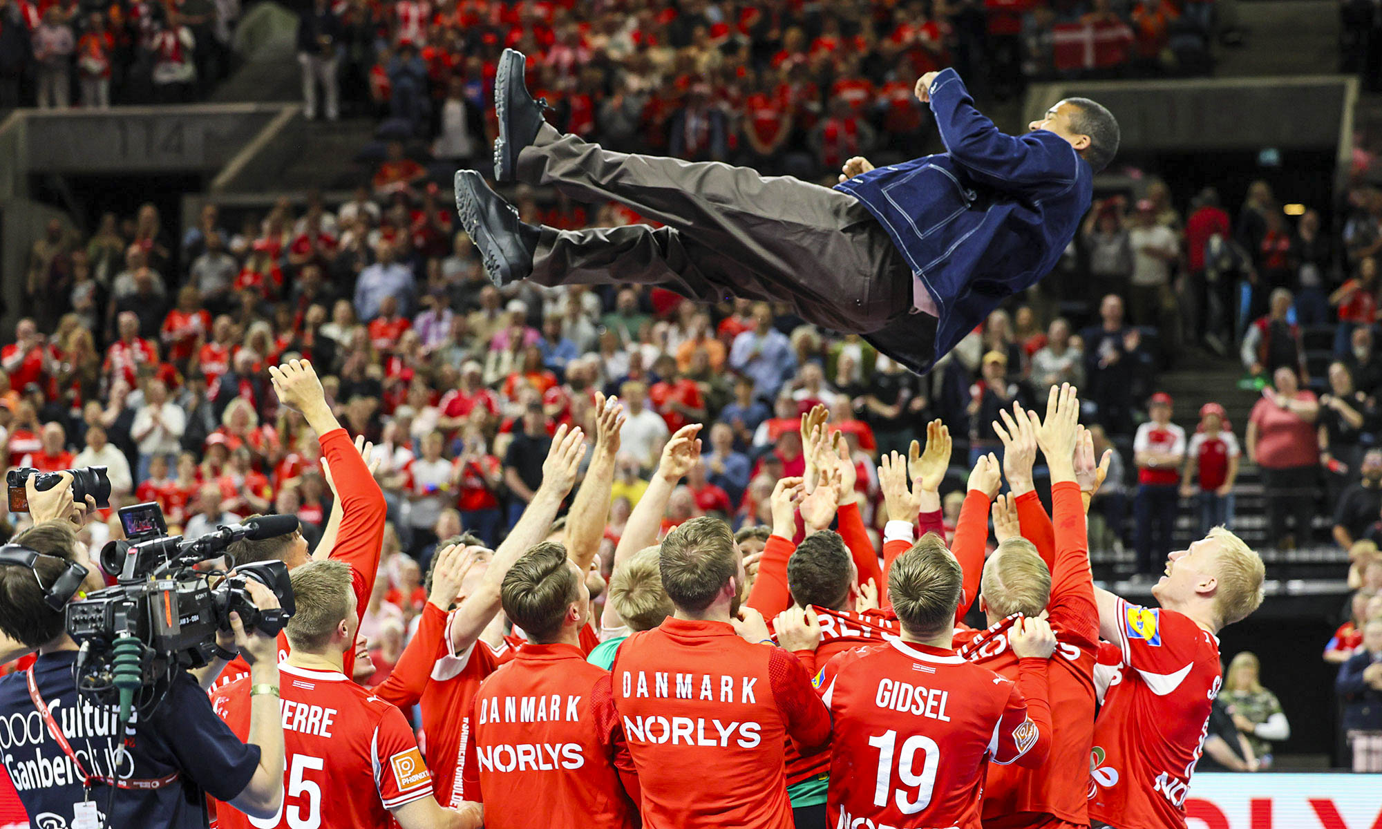 Verabschiedung von Mads Mensah Larsen (Dänemark)