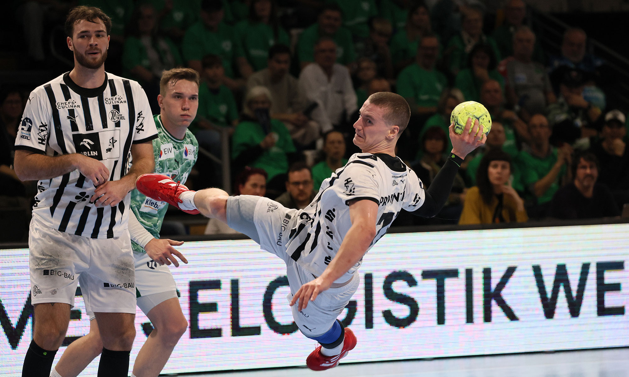 Elias Ellefsen á Skipagøtu vom THW Kiel